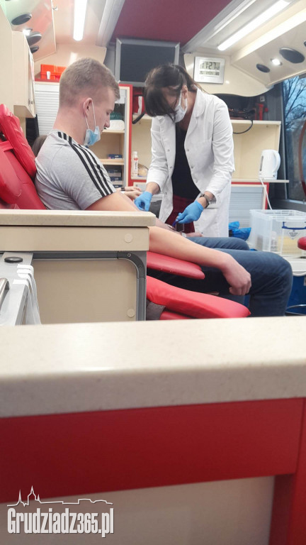 Uczniowie z Zespołu Szkół Rolniczych w Grudziądzu oddali 13 litrów krwi