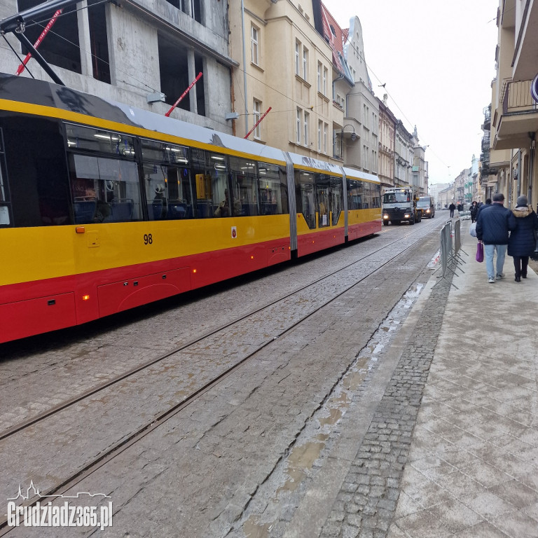 Długo oczekiwany tramwaj na ulicy Toruńskiej w Grudziądzu