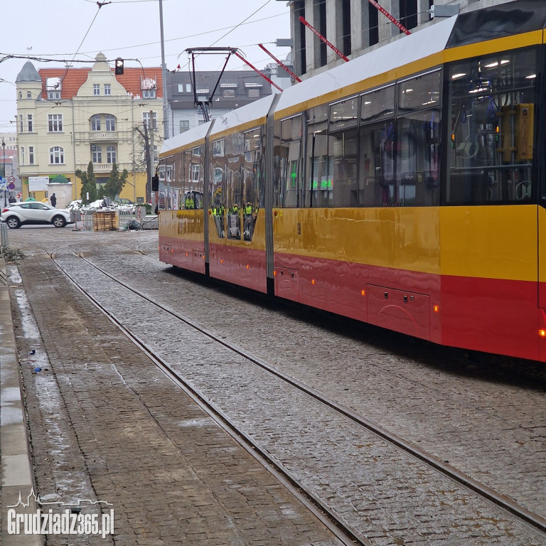 Długo oczekiwany tramwaj na ulicy Toruńskiej w Grudziądzu