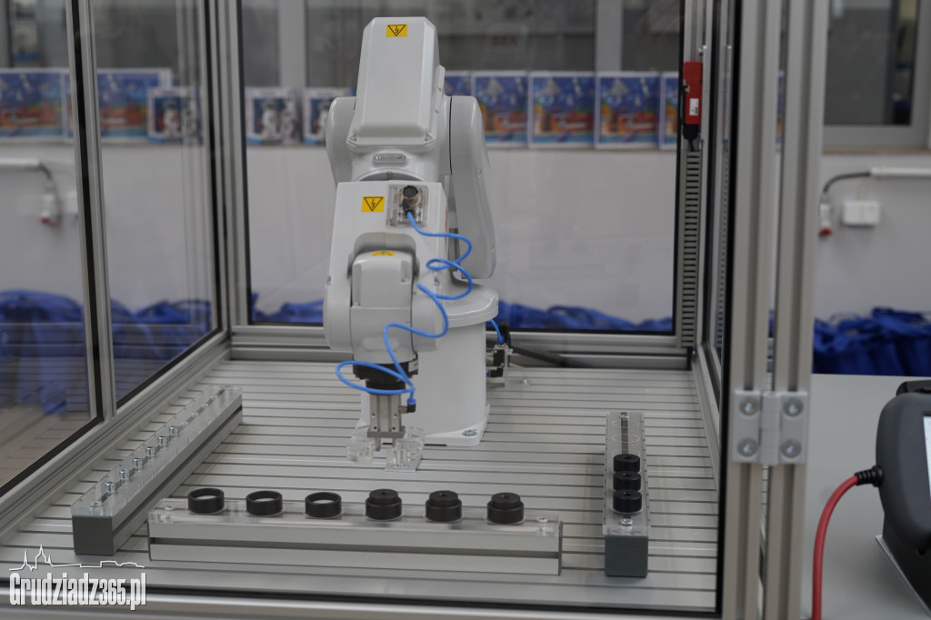 Otwarcie w Grudziądzu Centrum Programowania Robotów Przemysłowych