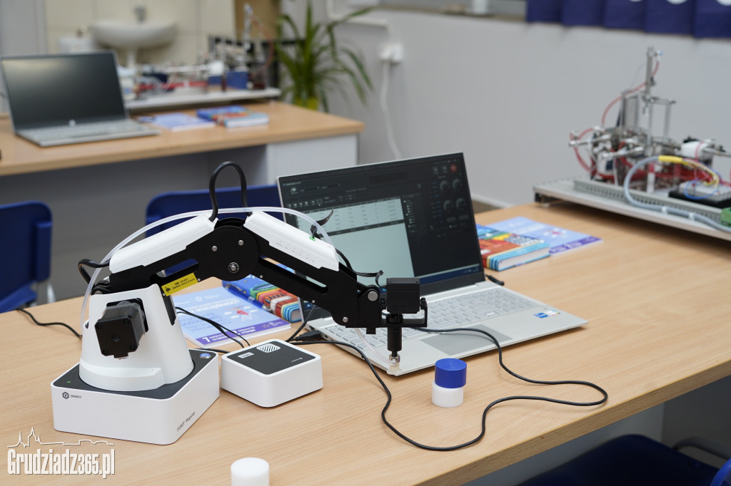Otwarcie w Grudziądzu Centrum Programowania Robotów Przemysłowych