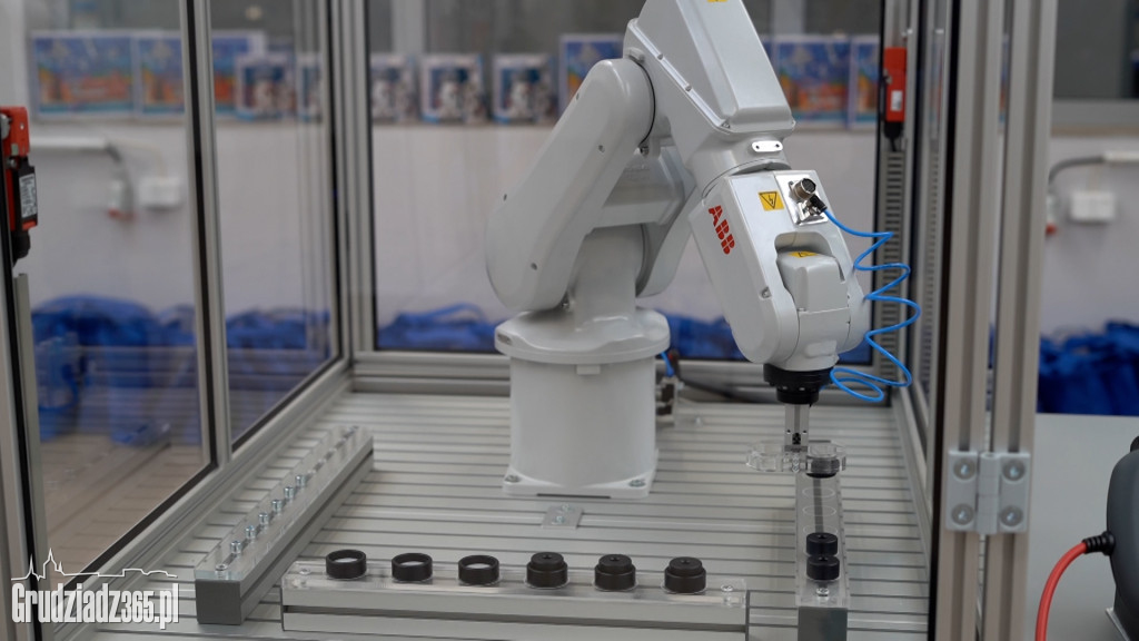 Otwarcie w Grudziądzu Centrum Programowania Robotów Przemysłowych