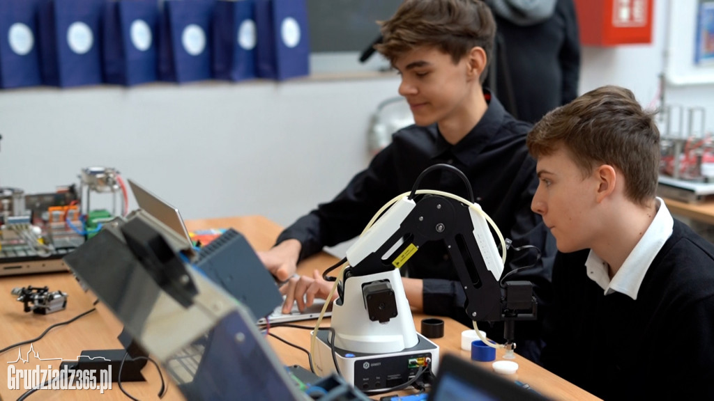 Otwarcie w Grudziądzu Centrum Programowania Robotów Przemysłowych