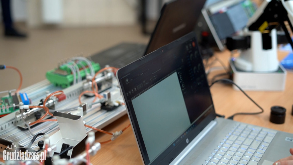 Otwarcie w Grudziądzu Centrum Programowania Robotów Przemysłowych