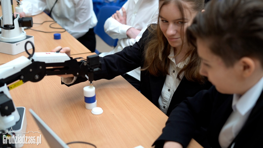 Otwarcie w Grudziądzu Centrum Programowania Robotów Przemysłowych