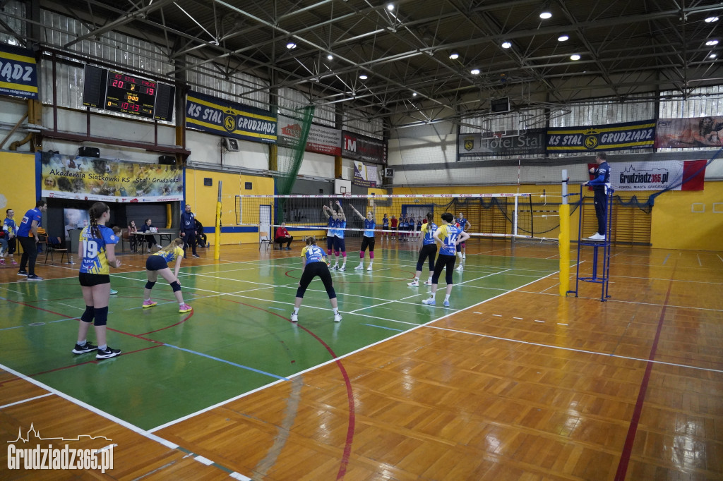 Zacięty mecz KS Stal Grudziądz - Pałac Bydgoszcz