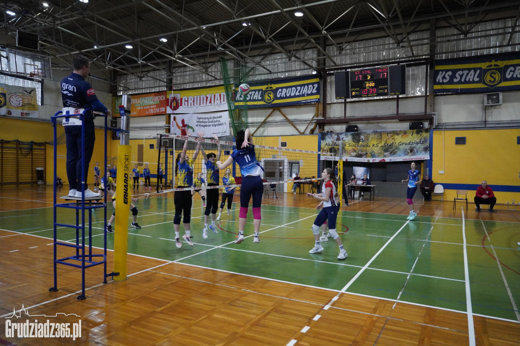 Zacięty mecz KS Stal Grudziądz - Pałac Bydgoszcz