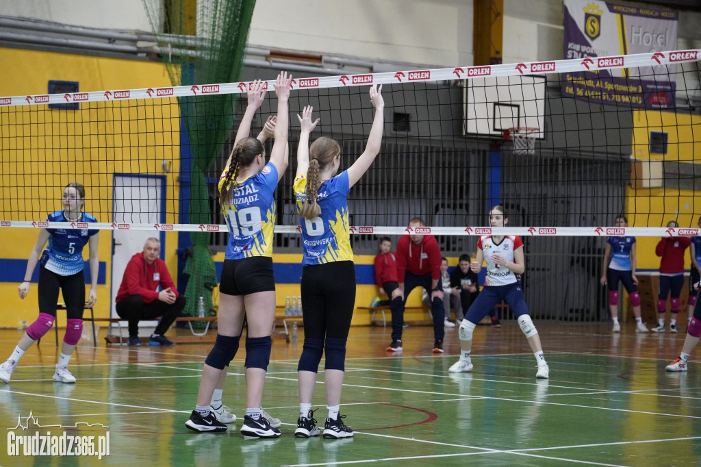 Zacięty mecz KS Stal Grudziądz - Pałac Bydgoszcz