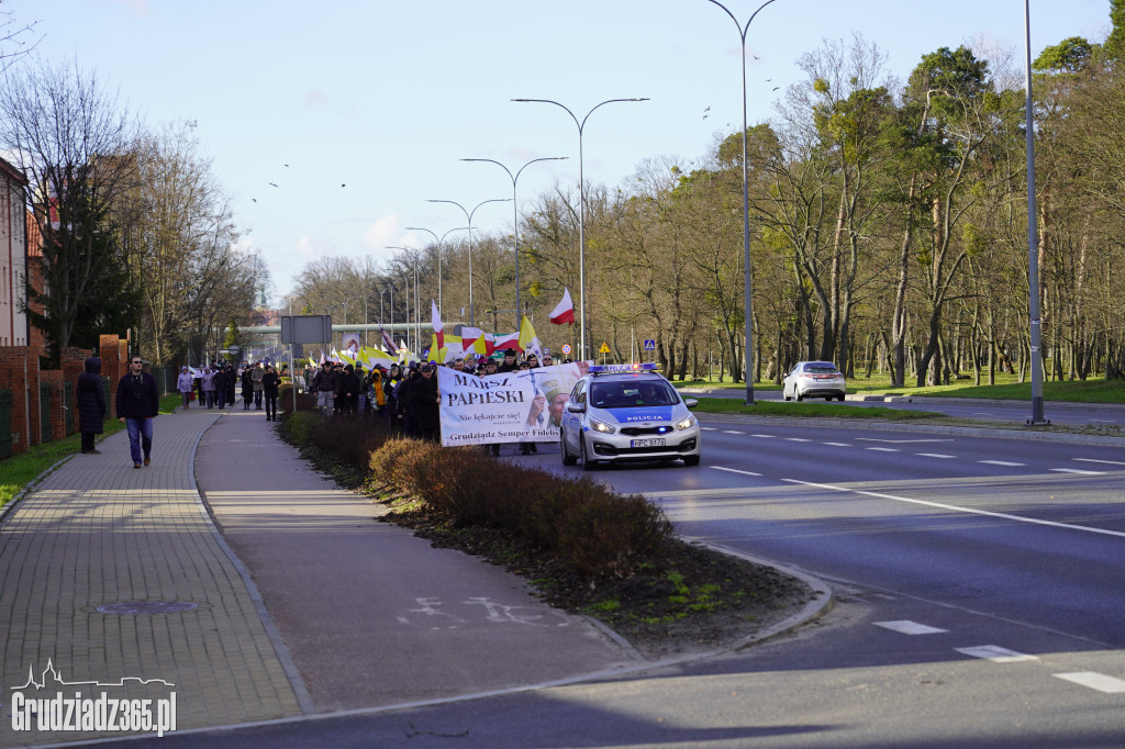 Ulicami Grudziądza przeszedł Marsz Papieski
