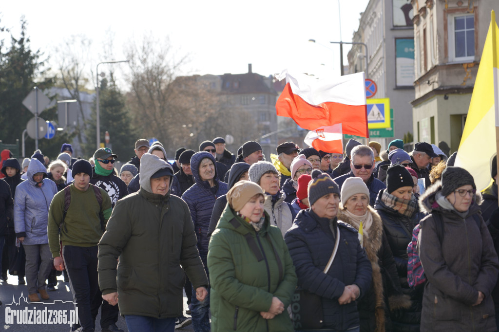 Ulicami Grudziądza przeszedł Marsz Papieski