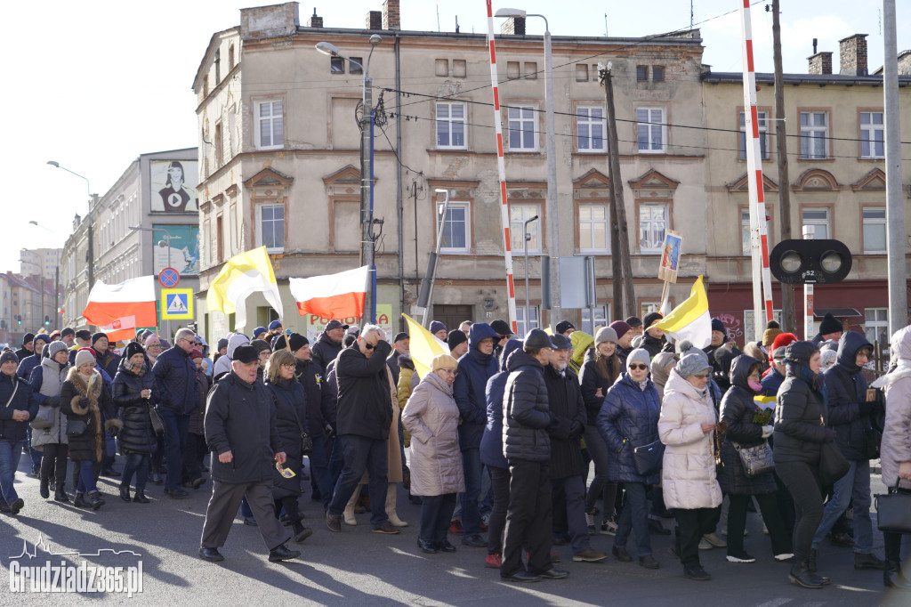 Ulicami Grudziądza przeszedł Marsz Papieski