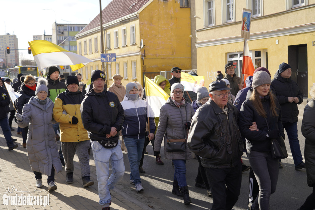 Ulicami Grudziądza przeszedł Marsz Papieski