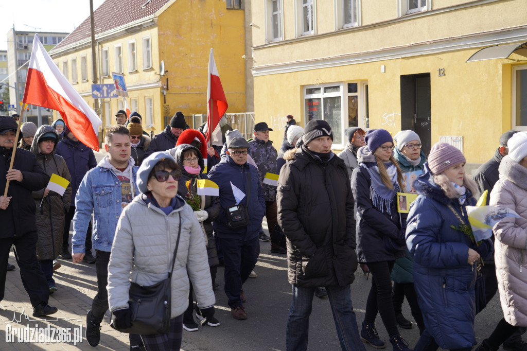 Ulicami Grudziądza przeszedł Marsz Papieski