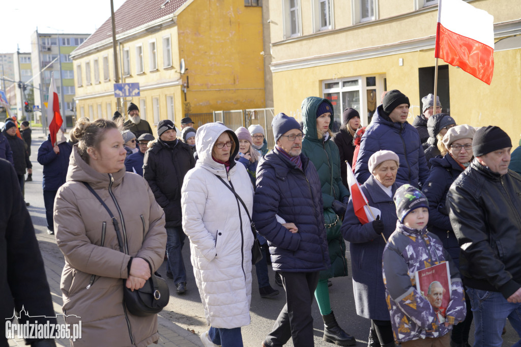 Ulicami Grudziądza przeszedł Marsz Papieski