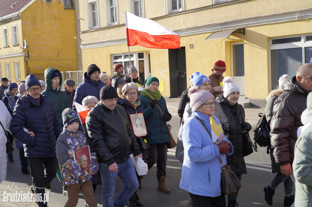 Ulicami Grudziądza przeszedł Marsz Papieski