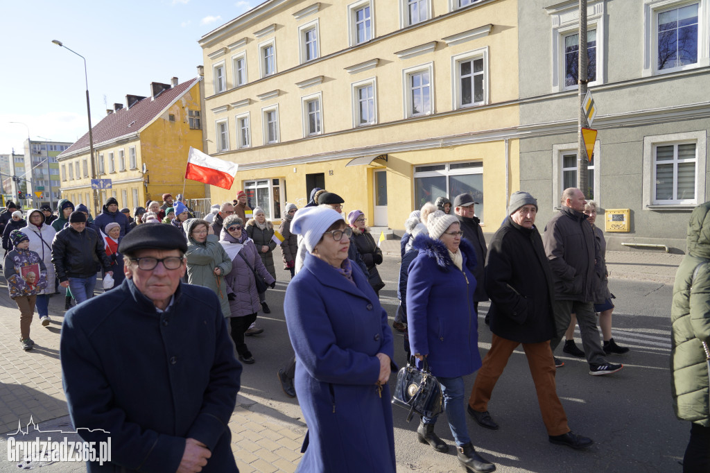 Ulicami Grudziądza przeszedł Marsz Papieski