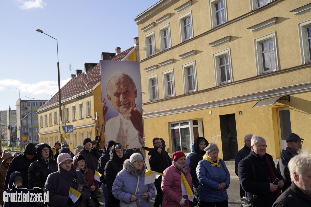 Ulicami Grudziądza przeszedł Marsz Papieski