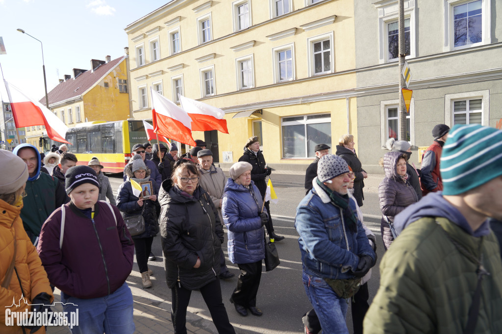 Ulicami Grudziądza przeszedł Marsz Papieski