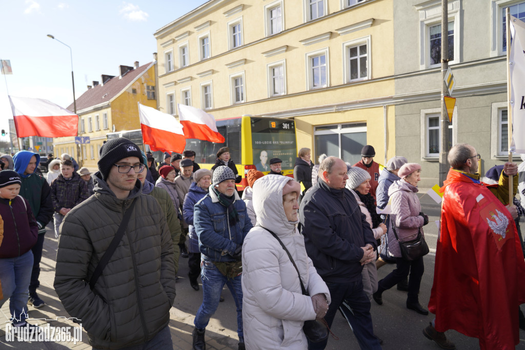Ulicami Grudziądza przeszedł Marsz Papieski