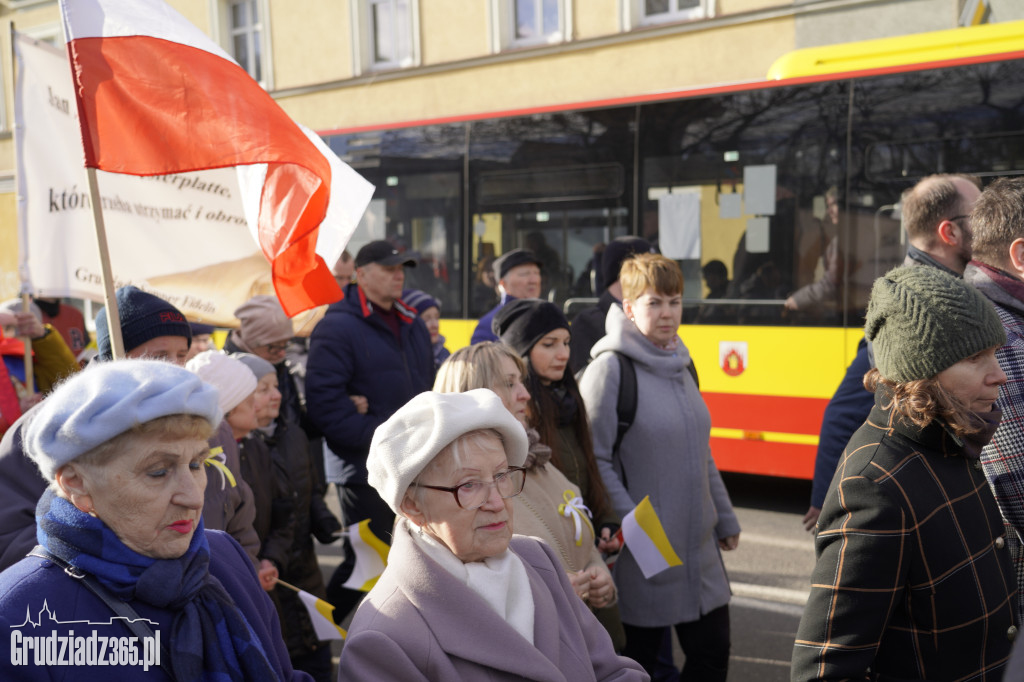 Ulicami Grudziądza przeszedł Marsz Papieski