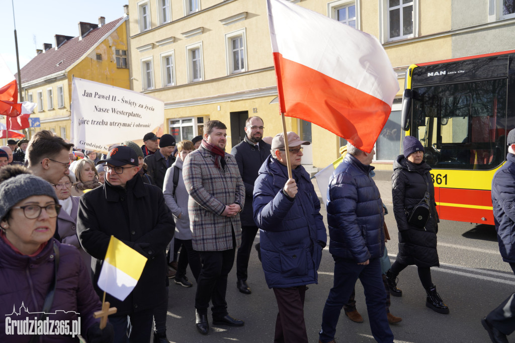 Ulicami Grudziądza przeszedł Marsz Papieski