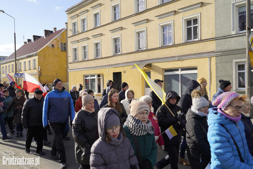 Ulicami Grudziądza przeszedł Marsz Papieski
