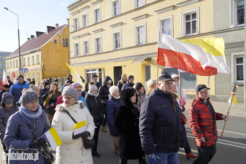Ulicami Grudziądza przeszedł Marsz Papieski