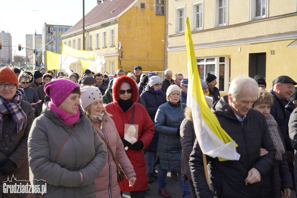 Ulicami Grudziądza przeszedł Marsz Papieski