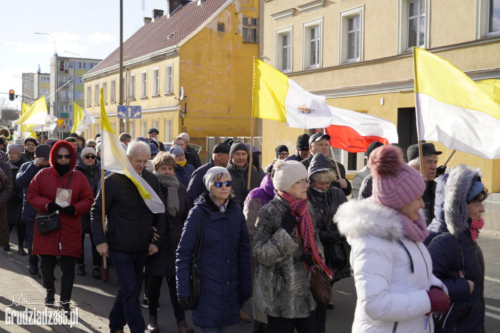 Ulicami Grudziądza przeszedł Marsz Papieski