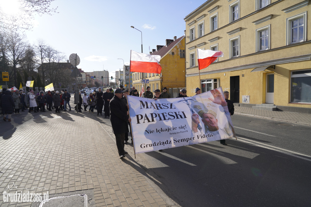 Ulicami Grudziądza przeszedł Marsz Papieski