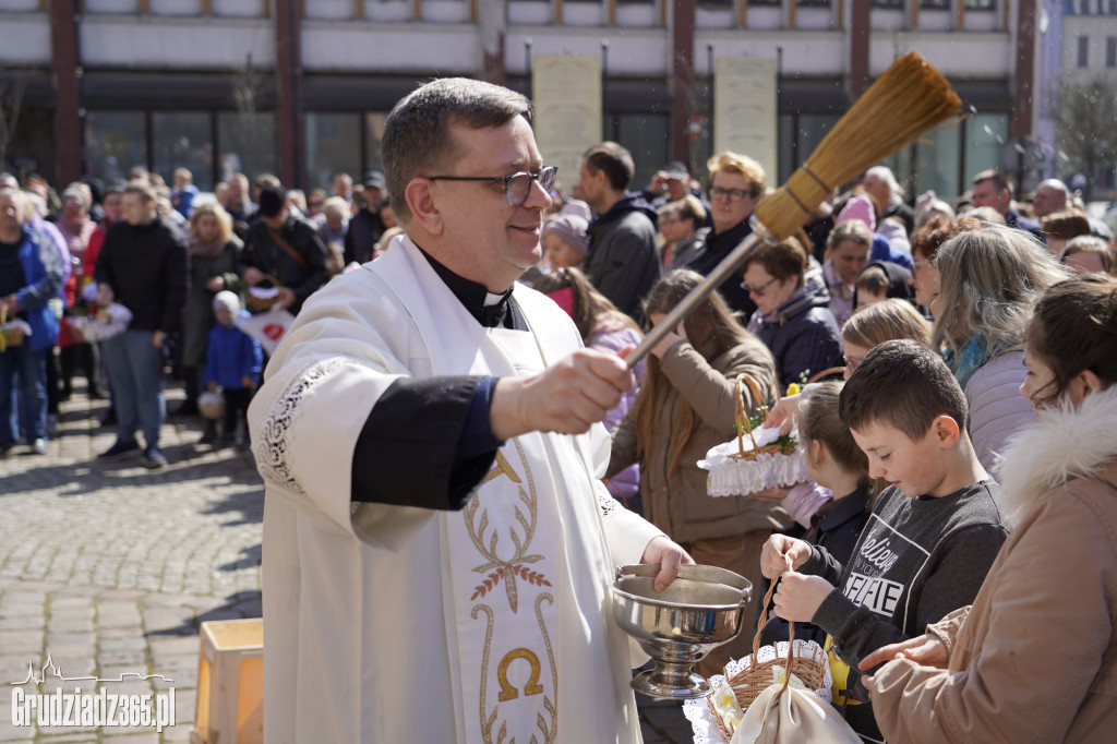 Święcenie pokarmów w Bazylice Kolegiackiej w Grudziądzu