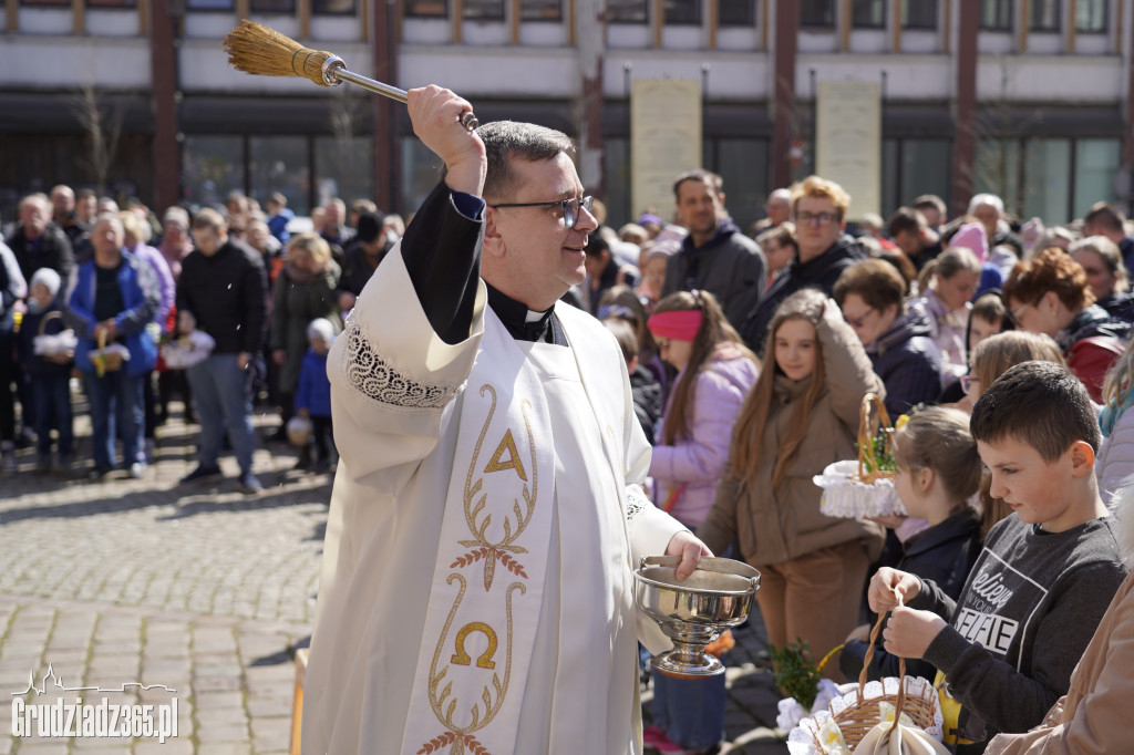 Święcenie pokarmów w Bazylice Kolegiackiej w Grudziądzu