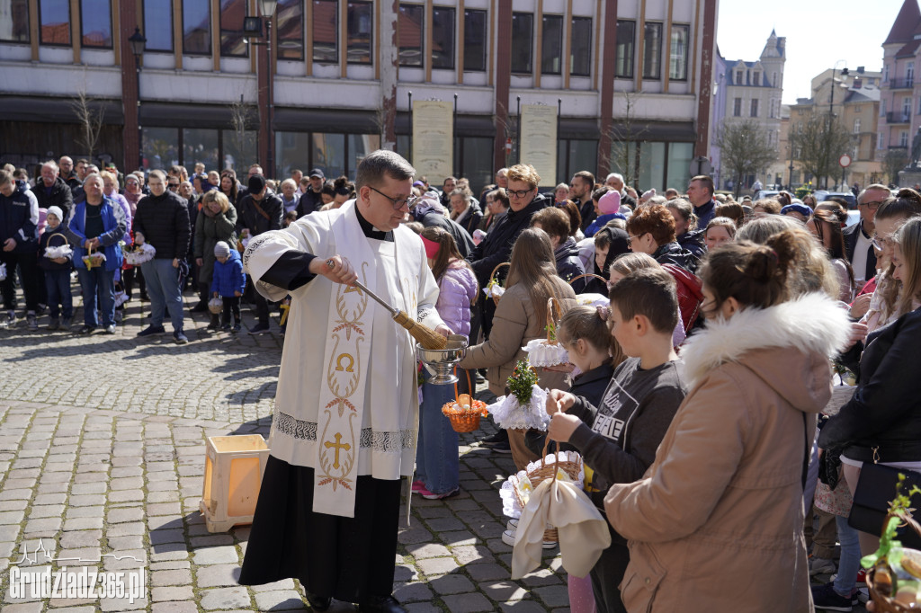 Święcenie pokarmów w Bazylice Kolegiackiej w Grudziądzu
