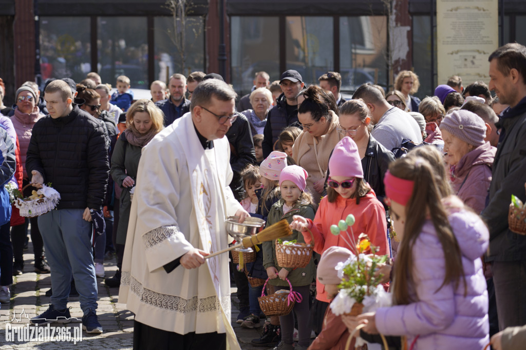 Święcenie pokarmów w Bazylice Kolegiackiej w Grudziądzu