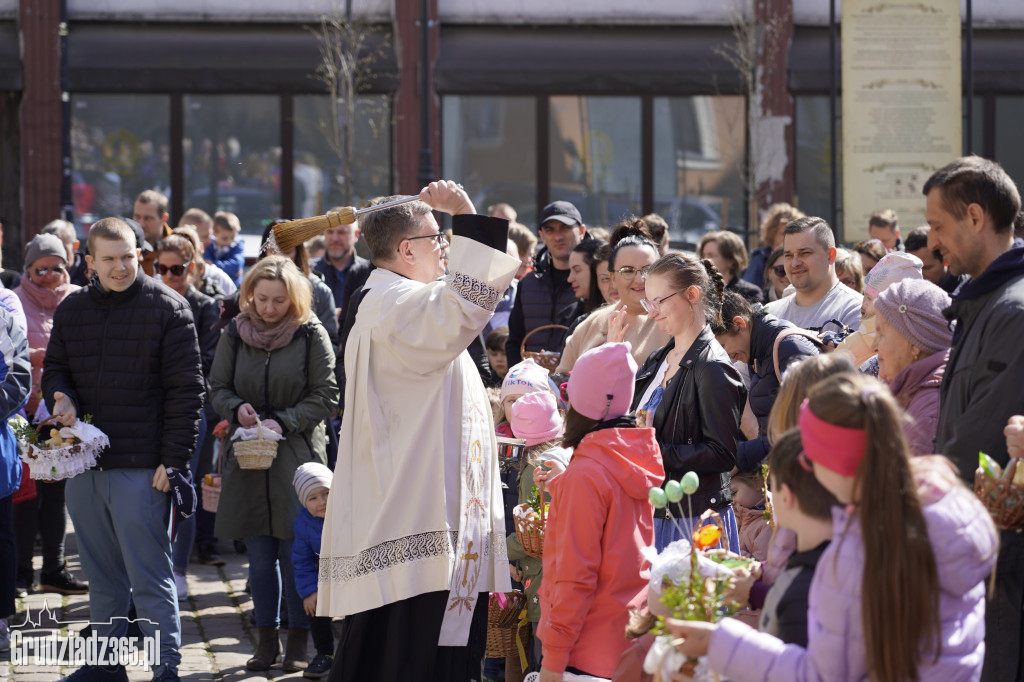 Święcenie pokarmów w Bazylice Kolegiackiej w Grudziądzu