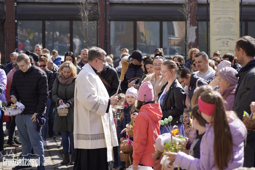 Święcenie pokarmów w Bazylice Kolegiackiej w Grudziądzu
