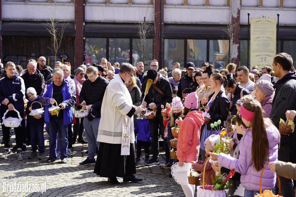 Święcenie pokarmów w Bazylice Kolegiackiej w Grudziądzu