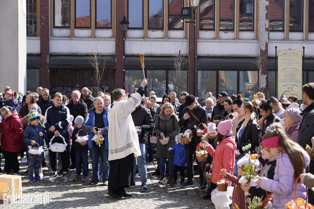 Święcenie pokarmów w Bazylice Kolegiackiej w Grudziądzu
