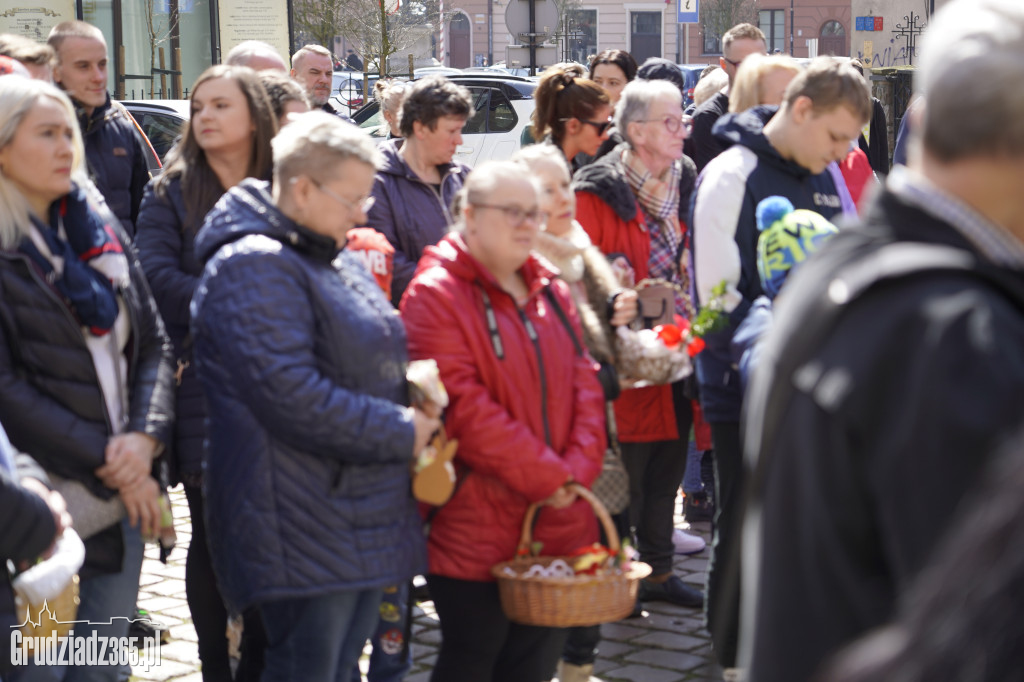 Święcenie pokarmów w Bazylice Kolegiackiej w Grudziądzu