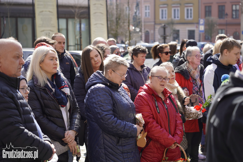 Święcenie pokarmów w Bazylice Kolegiackiej w Grudziądzu
