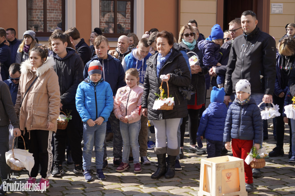 Święcenie pokarmów w Bazylice Kolegiackiej w Grudziądzu