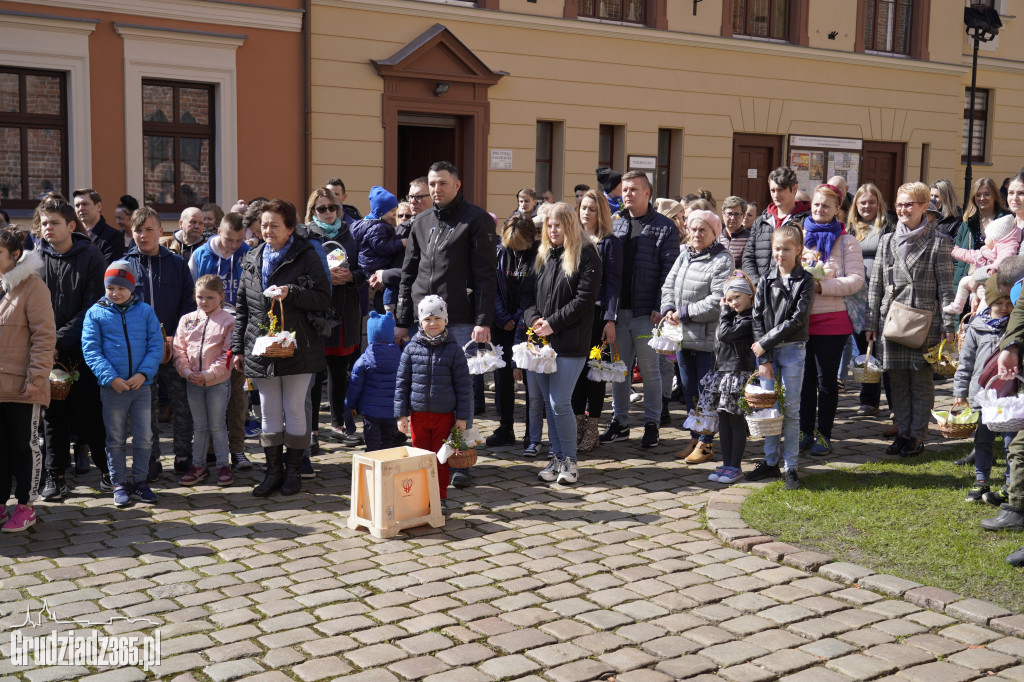 Święcenie pokarmów w Bazylice Kolegiackiej w Grudziądzu