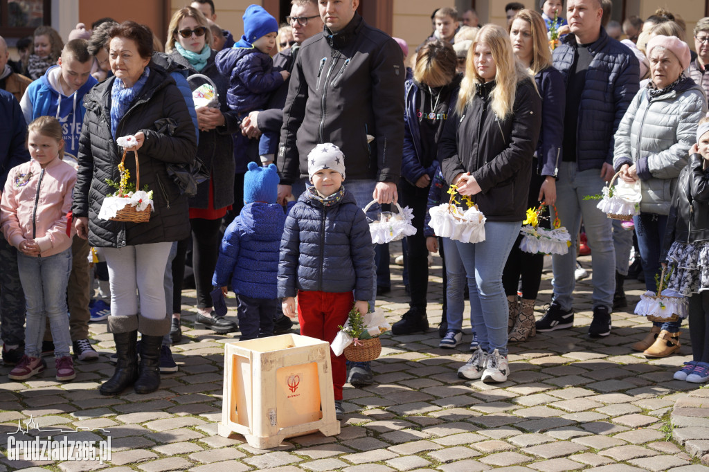 Święcenie pokarmów w Bazylice Kolegiackiej w Grudziądzu
