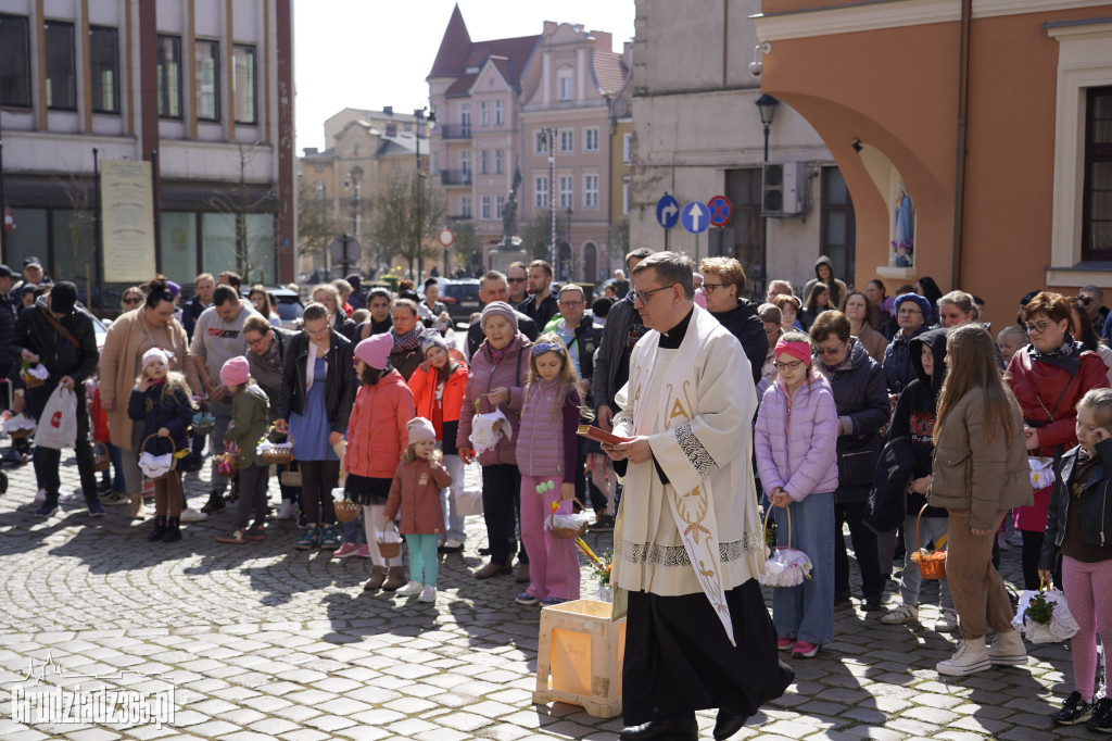 Święcenie pokarmów w Bazylice Kolegiackiej w Grudziądzu
