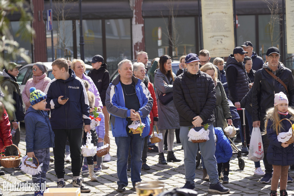 Święcenie pokarmów w Bazylice Kolegiackiej w Grudziądzu
