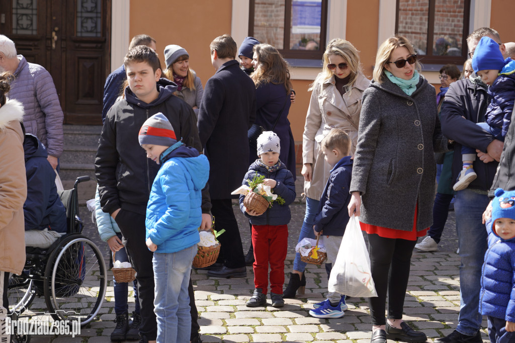 Święcenie pokarmów w Bazylice Kolegiackiej w Grudziądzu