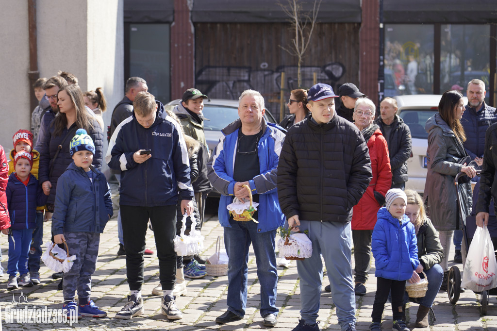 Święcenie pokarmów w Bazylice Kolegiackiej w Grudziądzu