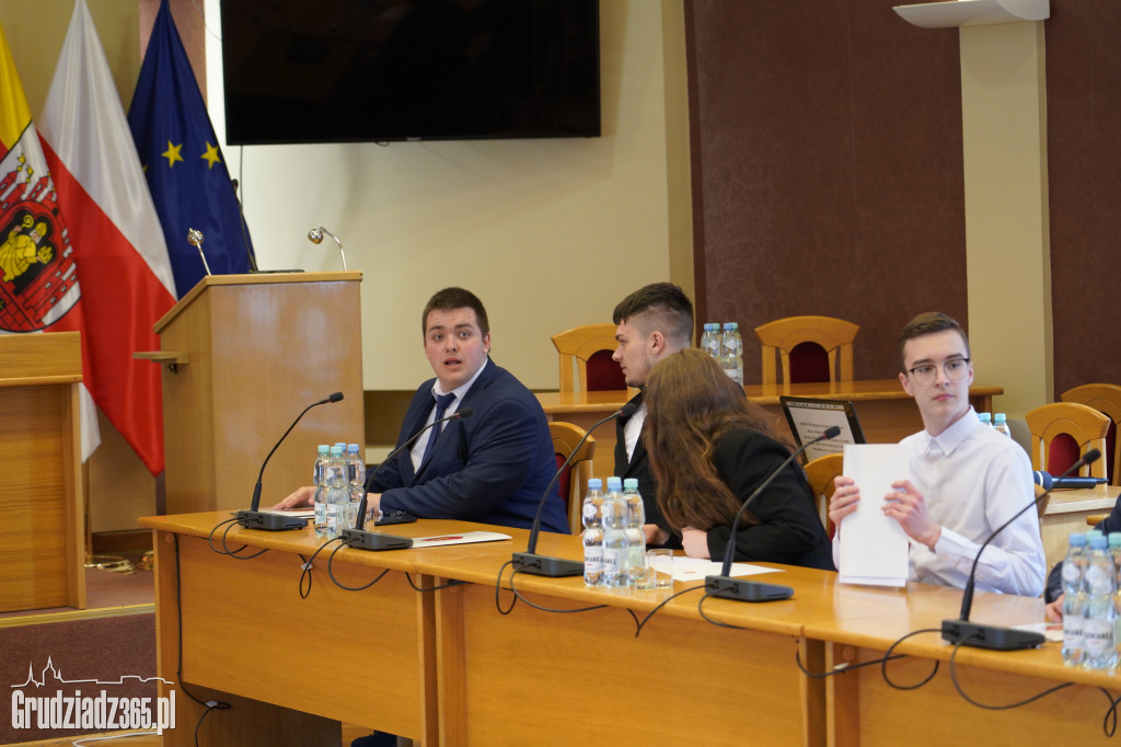 Sesja inauguracyjna VI kadencji  Młodzieżowej Rady Miejskiej Grudziądza