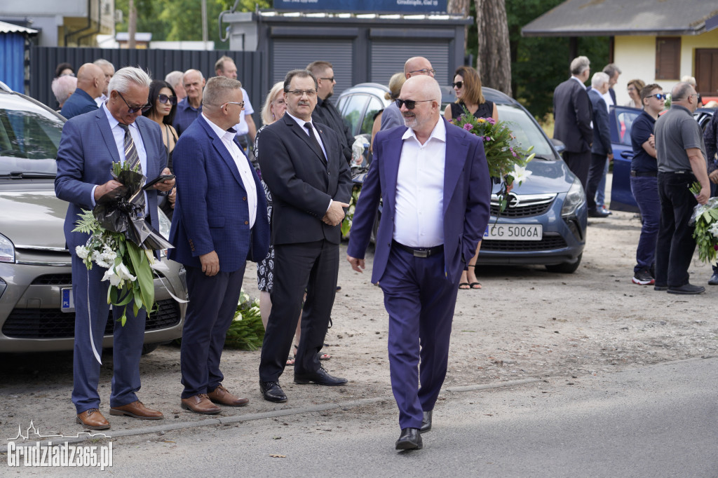 Grudziądz. W strugach deszczu tłumy pożegnały śp. dra Piotra Glamowskiego