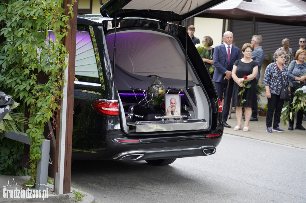 Grudziądz. W strugach deszczu tłumy pożegnały śp. dra Piotra Glamowskiego
